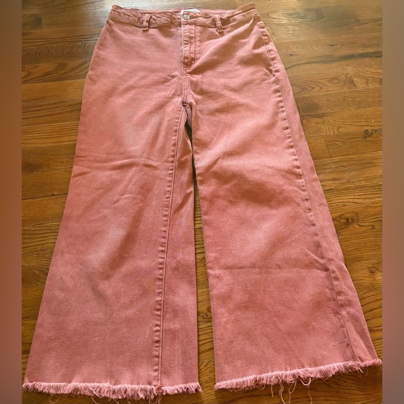 Zenana Outfitters Denim - Zenana Flat Front/Cropped/Raw Hemmed jeans, size L, EUC